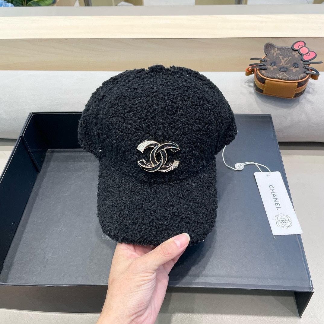 CHANEL BASEBALL HAT IN BLACK LAMB FUR 424253