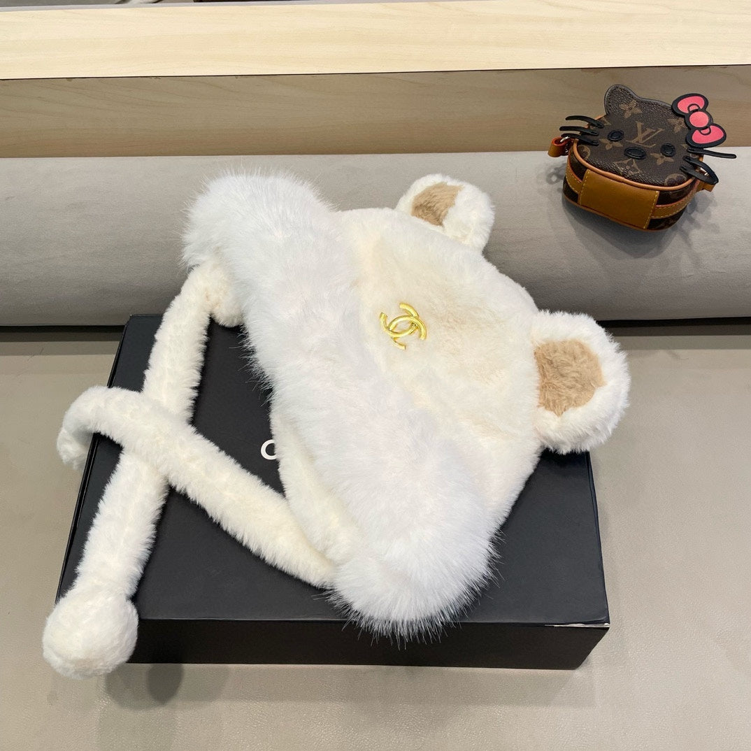 CHANEL BEANIE HAT IN WHITE LAMB FUR 426240