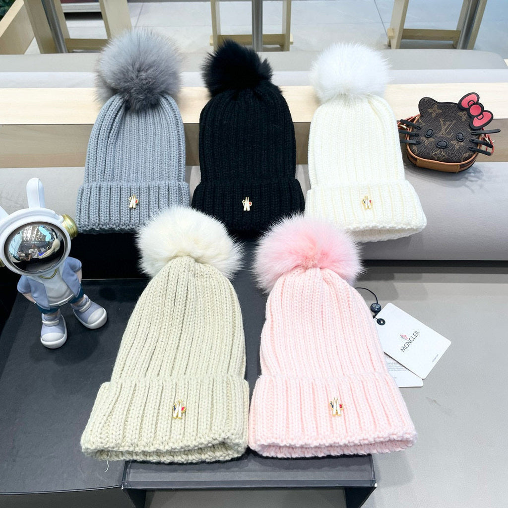MONCLER WOOL BEANIE WITH POM POM WHITE 435046