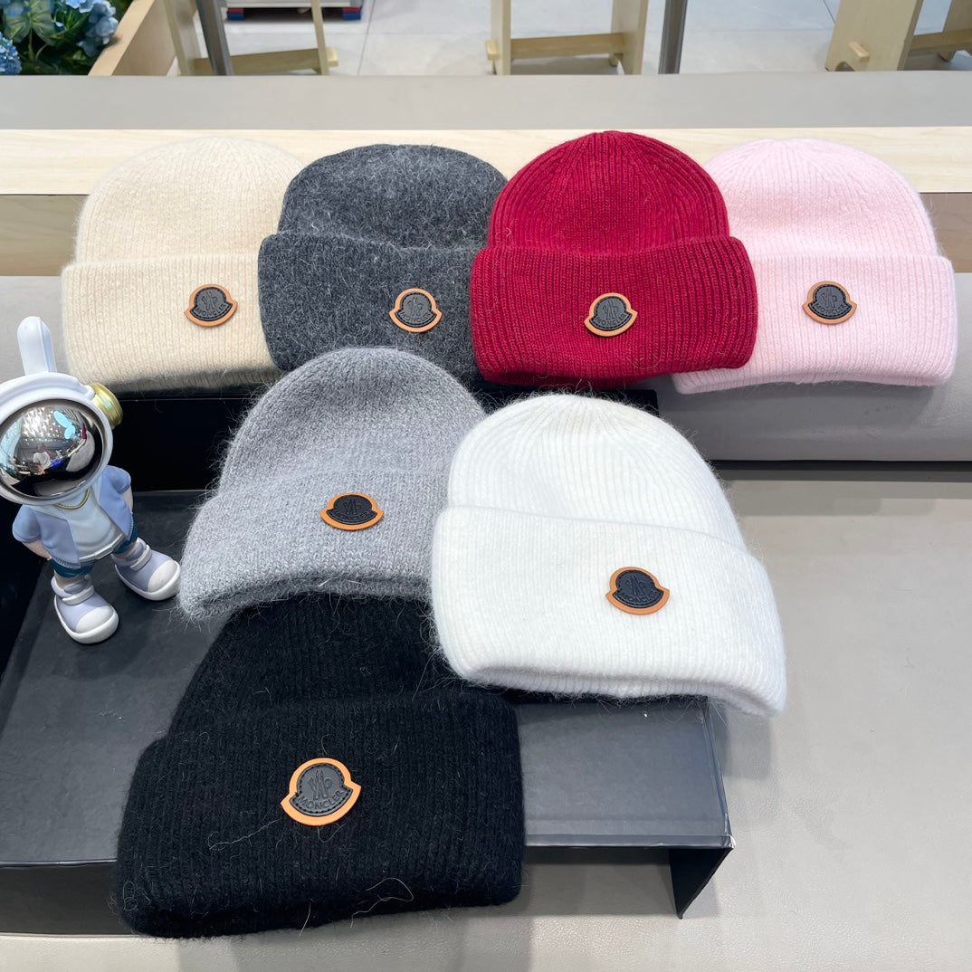 MONCLER BEANIE HAT IN CHERRY RED WOOL 438124
