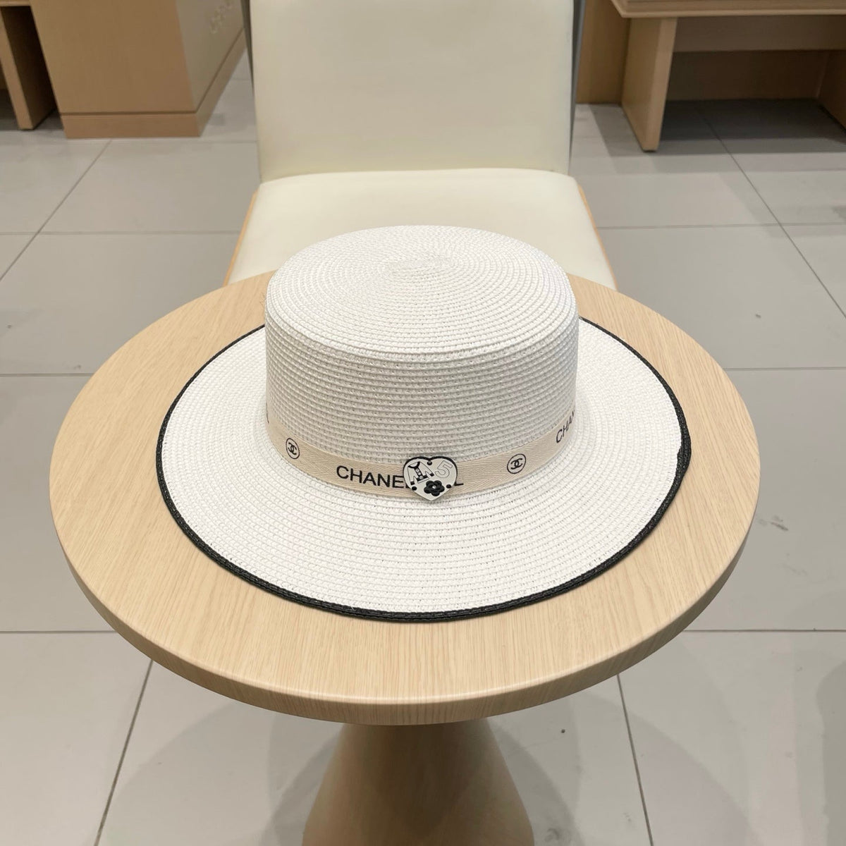 CHANEL FLAT STRAW HAT WHITE 672721
